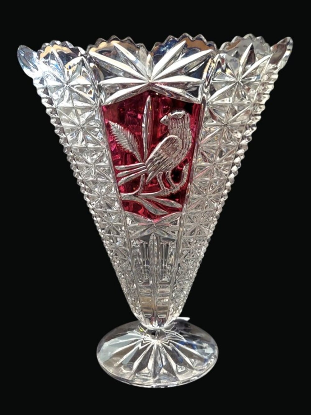 Hofbauer Byrdes Bird Fan Vase in Ruby Red 1207